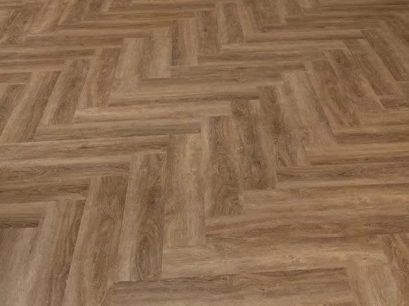 Nahaufnahme des Fischgrätmusters mit sauber geschlossenen Fugen zwischen den Elementen